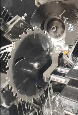 Machine automatique de scie circulaire pour la coupe d'aluminium métallique