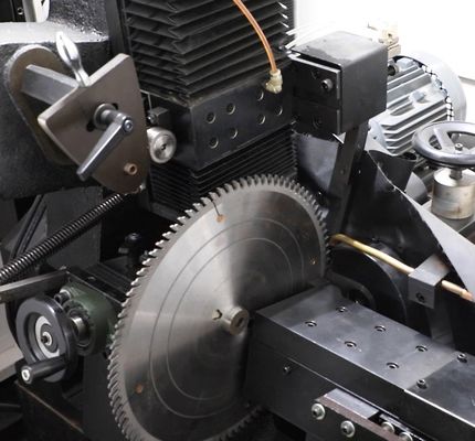 Machines à affûter des lames de scie CNC de haute précision