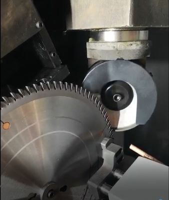 Machine de meulage automatique de lame TCT à torse de haute précision